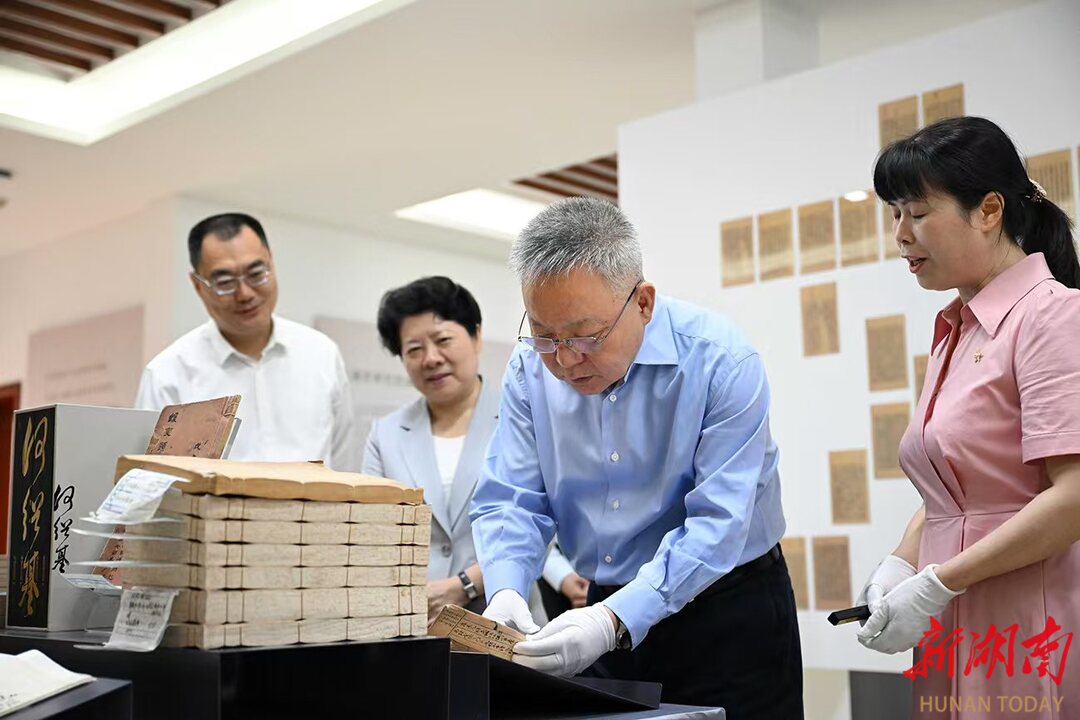 沈晓明开展“十五五”规划专题调研 发挥湖南文源深文脉广文气足优势 更好担负起新时代的文化使命(图2)