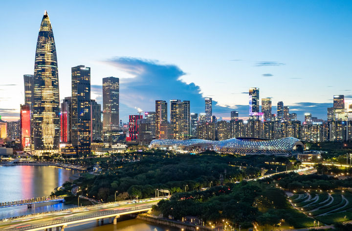 新华社北京3月2日电 《习近平总书记率领打赢脱贫攻坚战》一书近日由中共中央党校出版社出版，在全国发行。(图16)