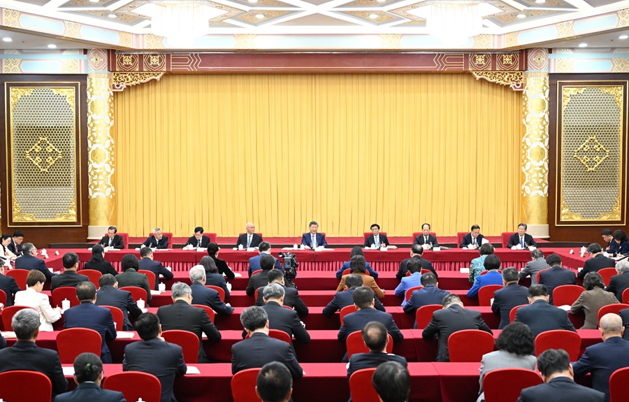 习近平看望参加政协会议的农工党九三学社医药卫生界社会福利和社会保障界委员(图3)