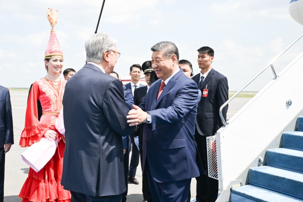 习近平抵达阿斯塔纳出席第二届中国—中亚峰会