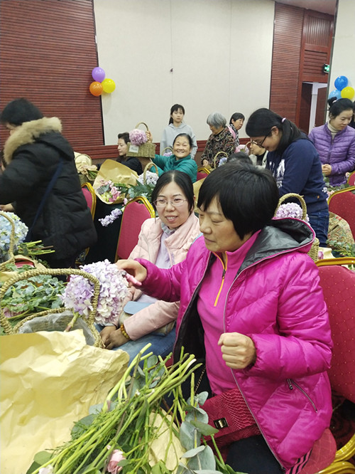 雷竞技官网网站登录举行“三八妇女节”趣味活动(图5)