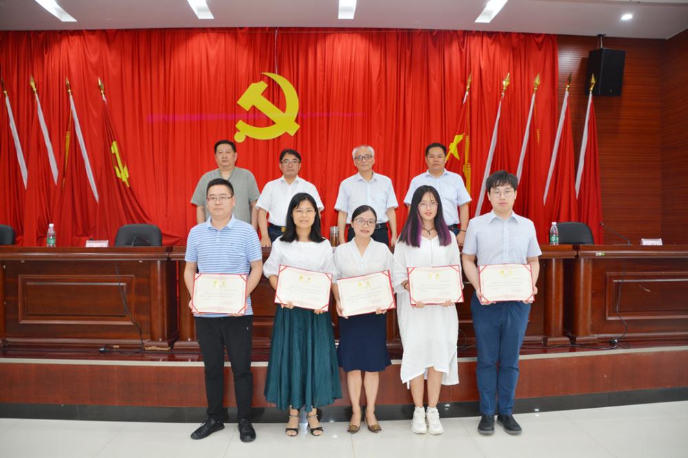 雷竞技官网网站登录举行特聘研究员、特聘副研究员聘任仪式(图4)